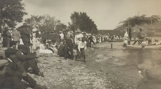 Picnic crowd on the lakeshore at Katepwa