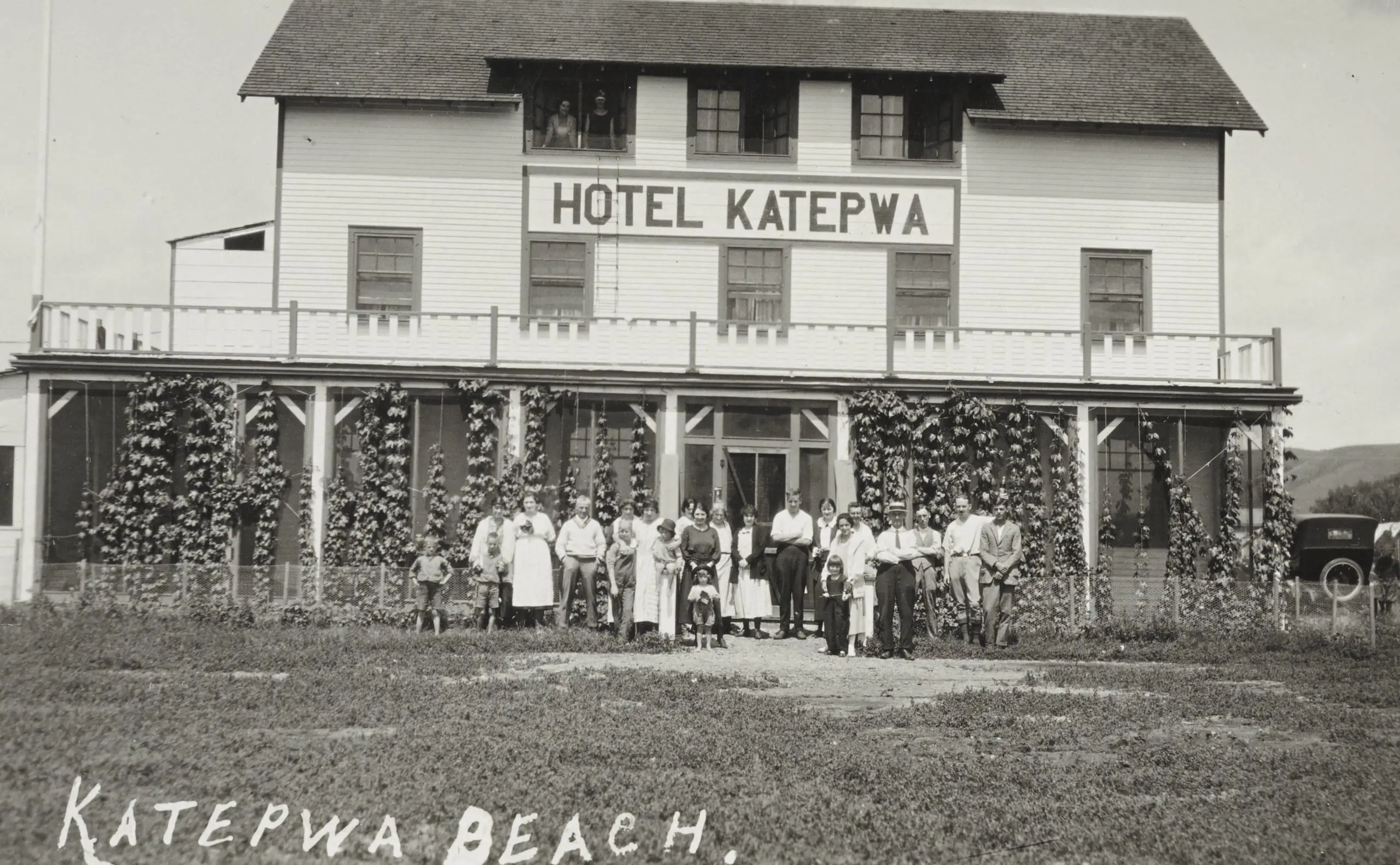 Hotel Katepwa with group out front